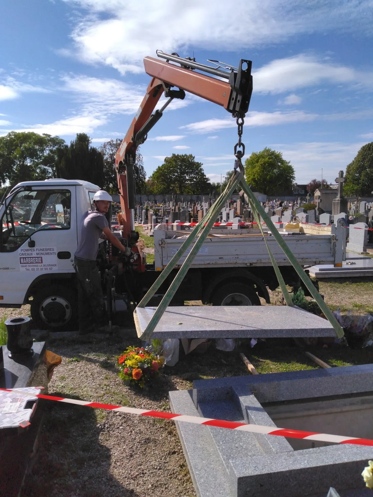 Schéma pédagogique des éléments d'un monument funéraire